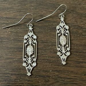 1928 Silver Flower Frame of Versailles Drop Earrings